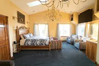 Large Lakefront Home Only Steps from D Beach! Bring Grandma-we Have an Elevator! - 5 stelle