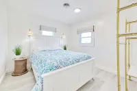 Cozy Bungalow on lagoon-10 min boat ride to the bay! - Boutique