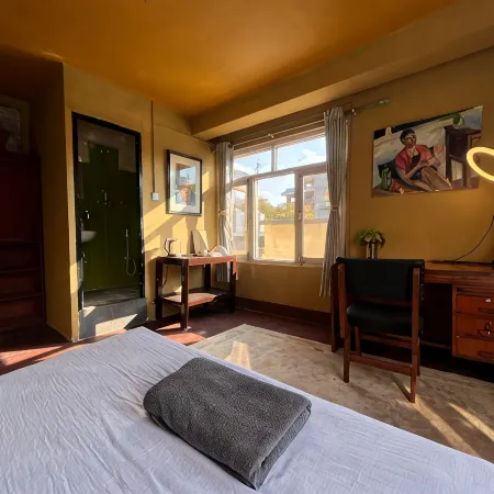 Sunny Side Up top-floor apartment