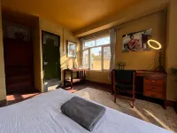 Sunny Side Up top-floor apartment - Condos