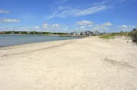 Spectacular Waterfront Cape Cod Home, Oceanfront And Beach,AC,Deck,Grill,Hot Tub - 4성급