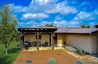 Sandy Feet Retreat on LBJ - Pool, Hot Tub, Kayaks - Pool