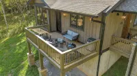 Mountain Cabin Oasis: hot tub&fire pit - シャレー
