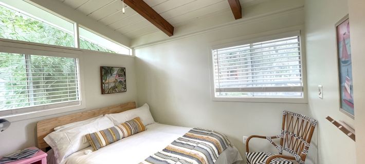 Renovated, Waterfront, Large Private Deep Water Dock, Cowboy Pool, Fire Pit Hotels in Calvert County