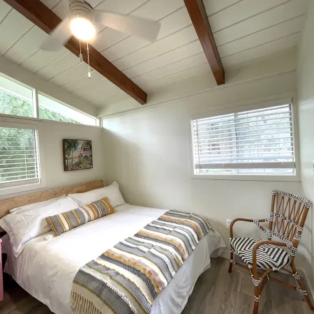 Renovated, Waterfront, Large Private Deep Water Dock, Cowboy Pool, Fire Pit