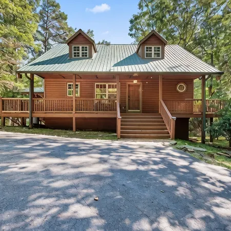 Cozy Cabin Near Helen + Hot Tub + Fire Pit + Game Room + More