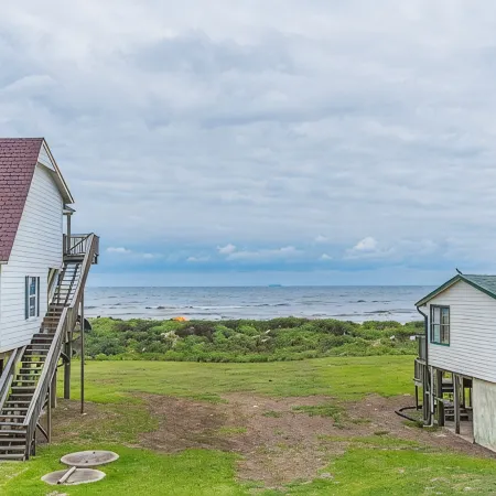 Stunning beach views-100 steps to beach-Huge deck