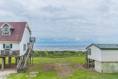 Stunning beach views-100 steps to beach-Huge deck - Beach