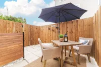 200 ft to toes in the sand...restaurants, shopping, biking, Mayo Clinic nearby! - balcony