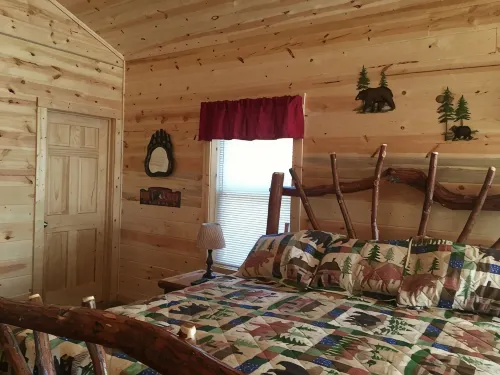 Cabin Sleeps 8 w/ 2 King Suites, Theater/Hot Tub/Pool Table, Small Dog Friendly! - Chalets