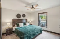 Pet Friendly Embers Ultimate Duplex, Hot Tub, Wifi, Paved Roads, Pool Access - 精品