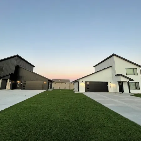 -The Cotton House- Modern, Clean, Close to MSU!