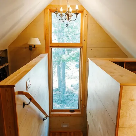 Scandinavian Style 3-bedroom cabin in delightful Soda Springs with WiFi