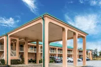 Econo Lodge Inn & Suites - Motels