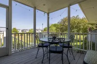 Spacious Beach Villa - Ocean Views - 3 Minute Walk to Shore - Available All Year - 4-Star