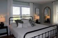 Holland Hideaway, Newly remodeled, less than 5 miles from The Ark Encounter - 4-Star