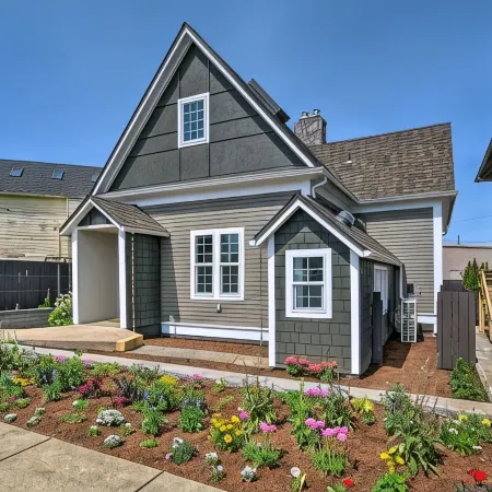 Cozy North Bend Getaway in Walkable Location!