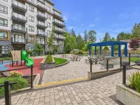Bright 3BR 2BA Urban Condo | Convenient to King George SkyTrain - 3 stelle