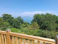 One Bedroom Apartment with Private Balcony and Sea Views. Ferry Discounts. - إطلالة على البحر