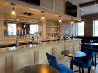 The Royal Crest Hotel & Bar by OYO - 3-Star