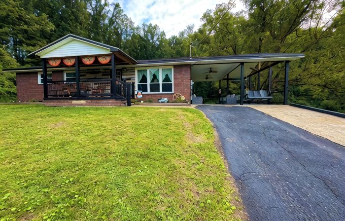 Beautiful Mountain View’s and Located on several acres for privacy
