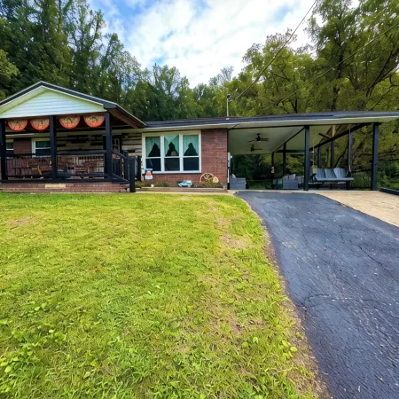Beautiful Mountain View’s and Located on several acres for privacy