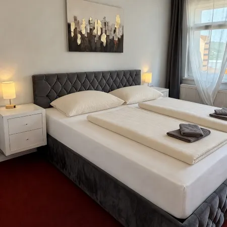 apartment for 4 people with kitchen & balcony, view of the Elbe & free Wi-Fi