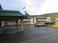 Travelodge by Wyndham Merritt - parking