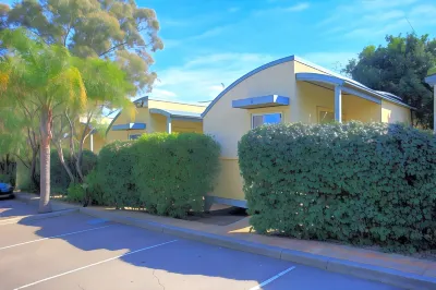 Travellers Motor Village Hotels in Waratah West