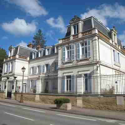 Hôtel Les Maréchaux Hotel Exterior