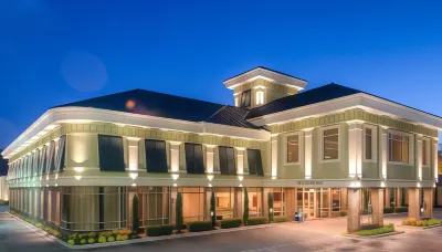 Town & Country Inn and Suites Hotels near Costco Wholesale