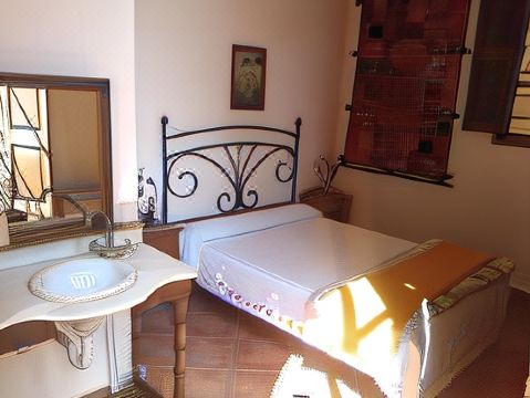 Hostal Corona - Housity