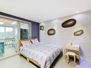 Namhae Traum House Bed and Breakfast