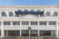 The George Penang by The Crest Collection Hotel berhampiran Fort Cornwallis Lighthouse (Rumah Api Fort Cornwallis/ஃபோர்ட் கார்ன்வாலிஸ் கலங்கரை விளக்கம்)