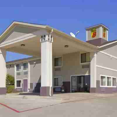 Super 8 by Wyndham Waxahachie TX Hotel Exterior