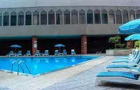 Mövenpick Hotel Karachi - Pools