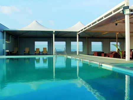 Ramee Grand Hotel and Spa, Pune Отели рядом с достопримечательностью «Шанивар Уода Форт»