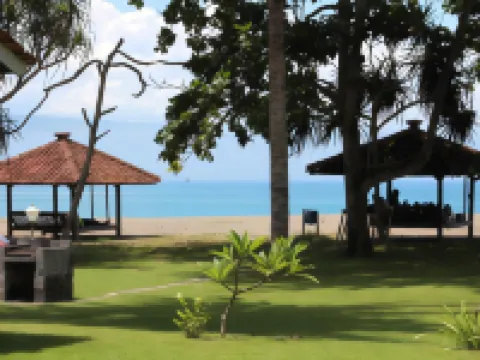 Ocean Queen Resort Hotels in Cisolok