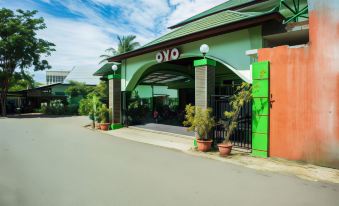 Super OYO 1682 Greenia Hotel