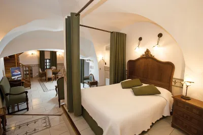 Logis Hôtel l'Enclos des Lauriers Roses Hôtels à : Lédenon