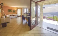 Sunny Villa Apartment