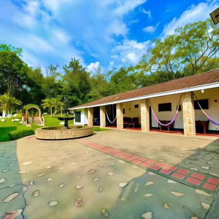 Hotel Familia Casa Blanca