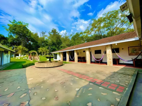 Hotel Familia Casa Blanca