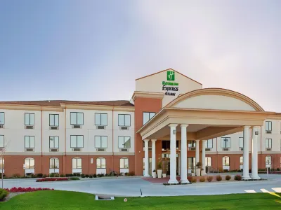 Holiday Inn Express & Suites ST Charles فنادق في سانت تشارلز