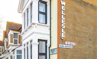 Wellesley Hotel