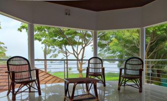 Lovedale Lakeside Homestay