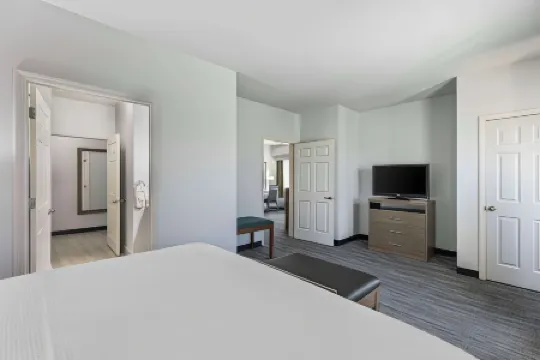 Best Western Plus MidAmerica Hotel