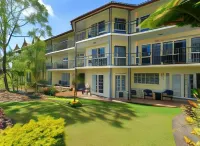 Cairns Queenslander Hotel & Apartments - Balcony