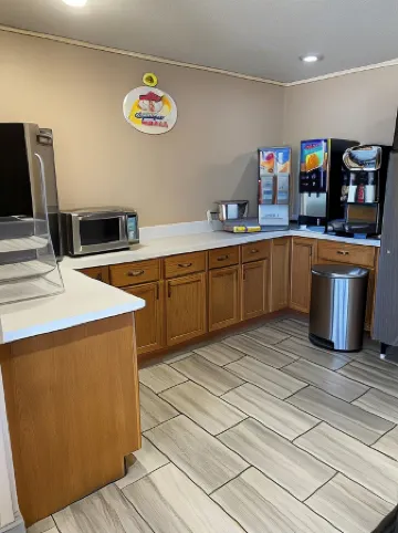 Super 8 by Wyndham Austin MN