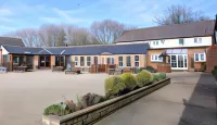 Manor Court Hotel - Parking